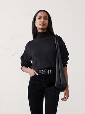 Banana Republic Cozy Turtleneck Pullover Sweater Black Minimalist Women’s XS NEW
